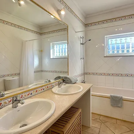 Villa Pinheiro Manso - Private Pool - 10 Guests -